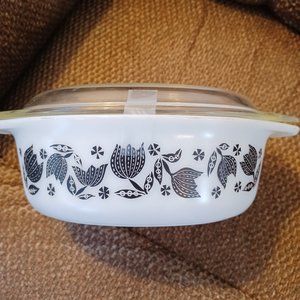 Pyrex Black Pattern Lidded Dish